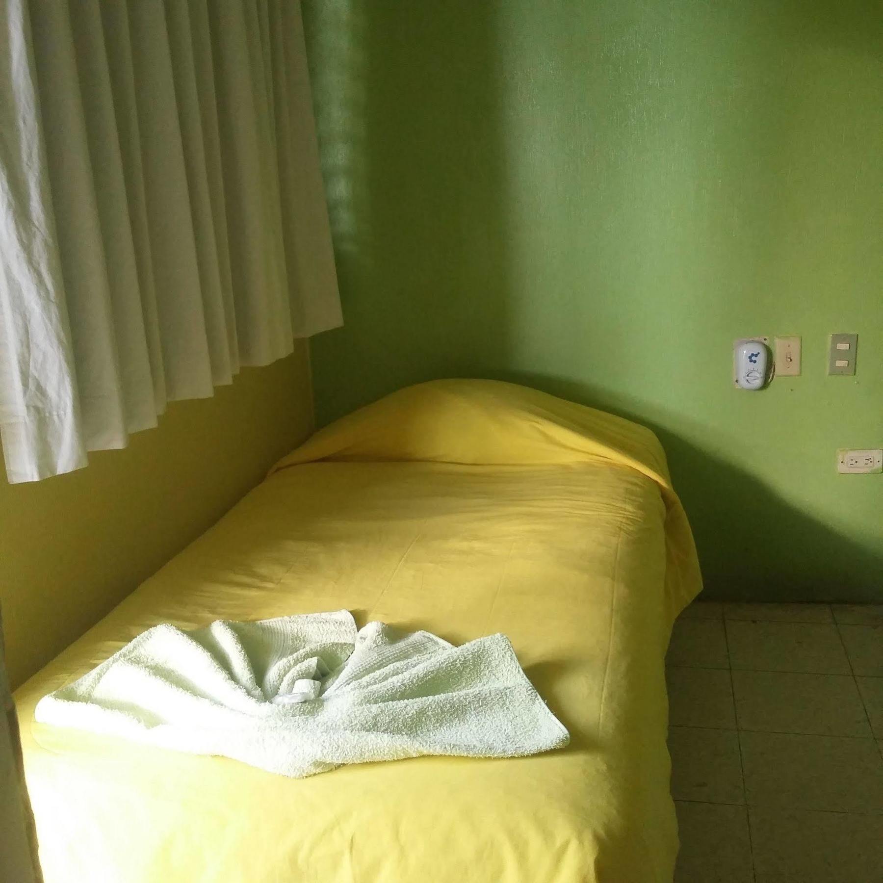 Green World Hotel Flores Bagian luar foto